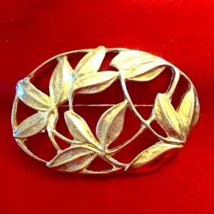 🌟 Sterling silver brooch